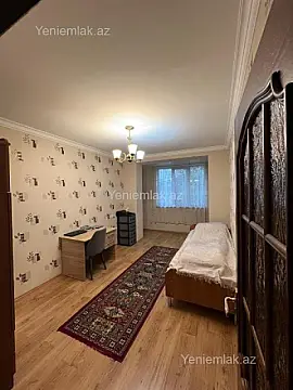 Satılır 4 otaqlı köhnə tikili 120 m²
