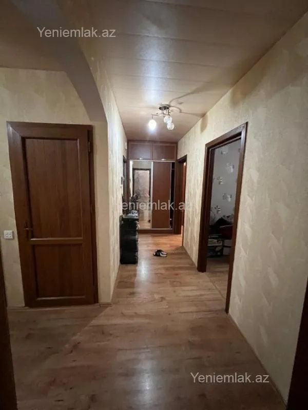 Satılır 4 otaqlı köhnə tikili 120 m²