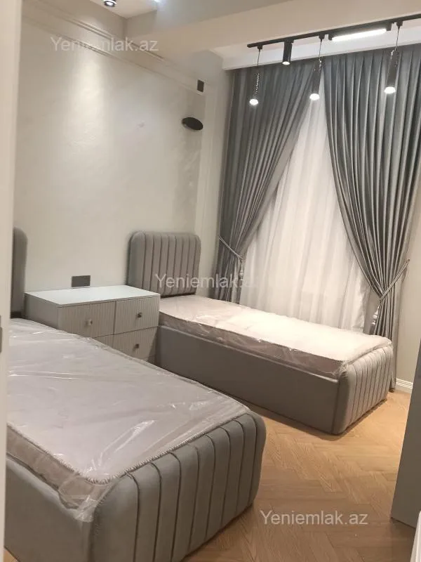 Satılır 4 otaqlı yeni tikili 140 m²