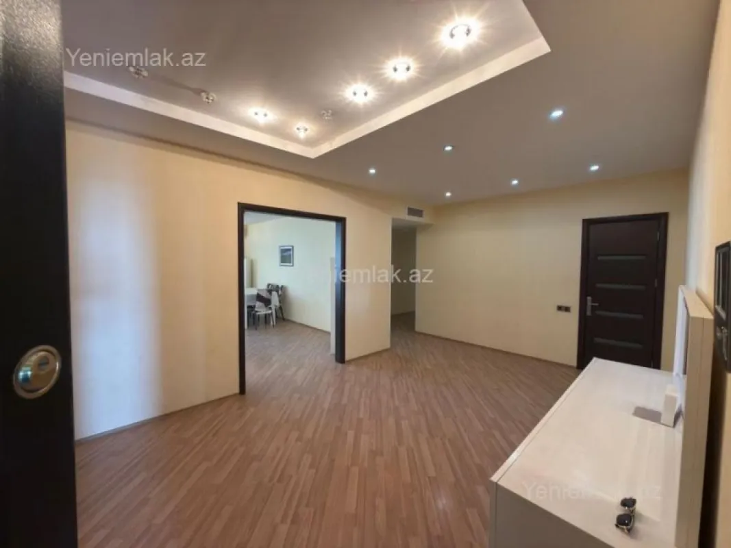 Satılır 4 otaqlı yeni tikili 220 m²