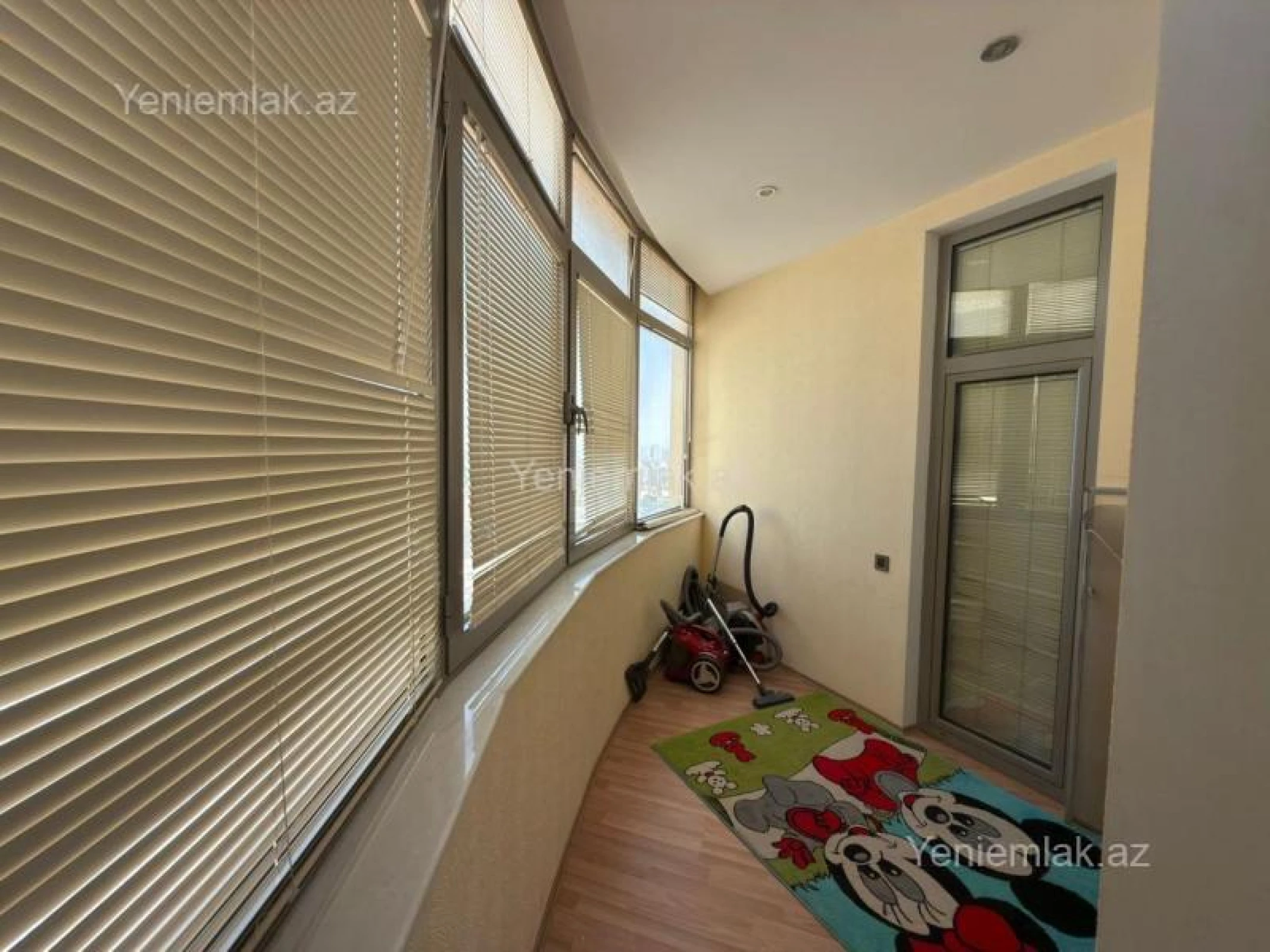 Satılır 4 otaqlı yeni tikili 220 m²