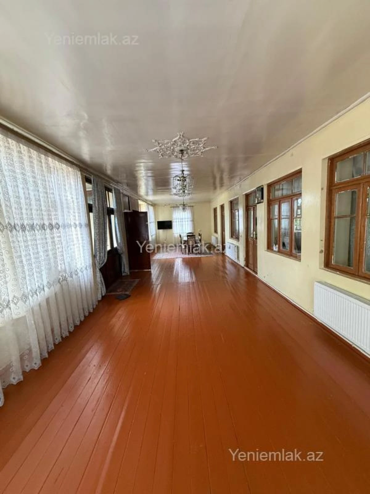 Satılır 5 otaqlı həyət evi 200 m²