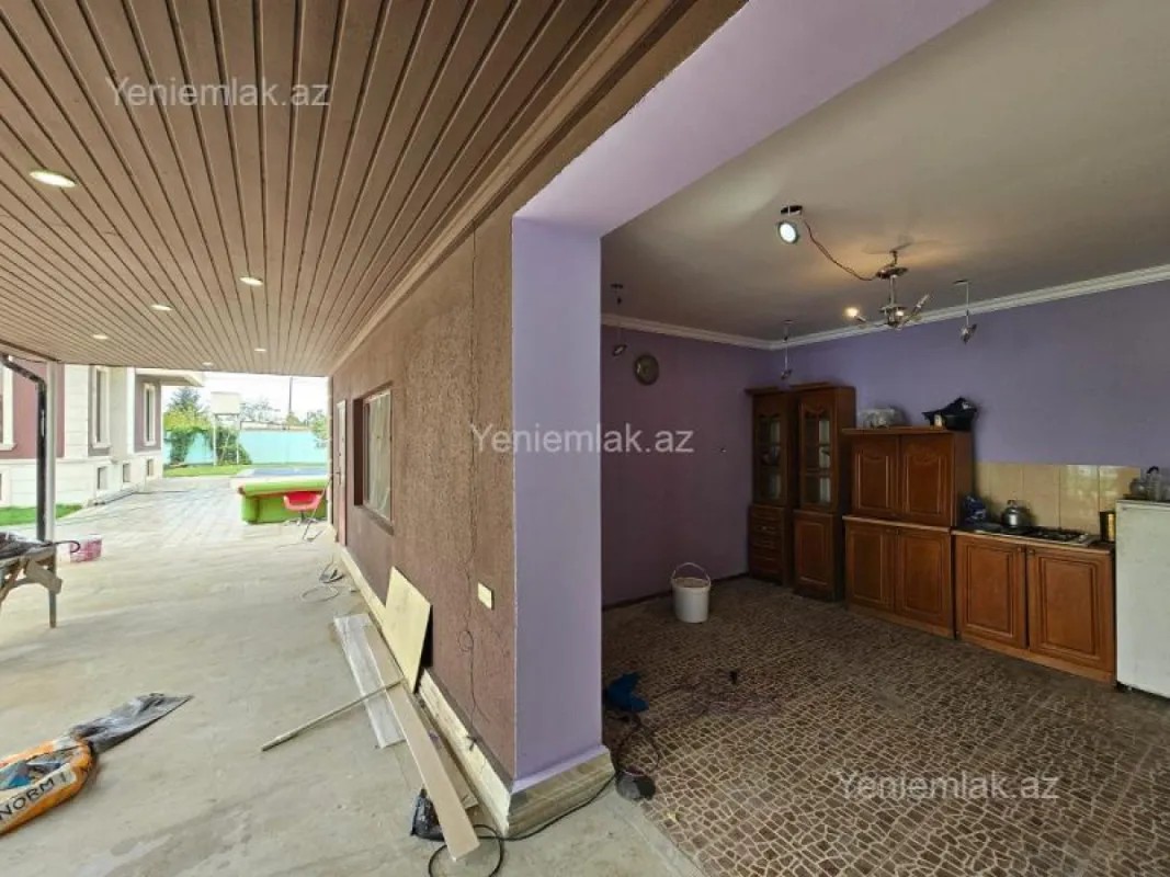 Satılır 11 otaqlı həyət evi 450 m²