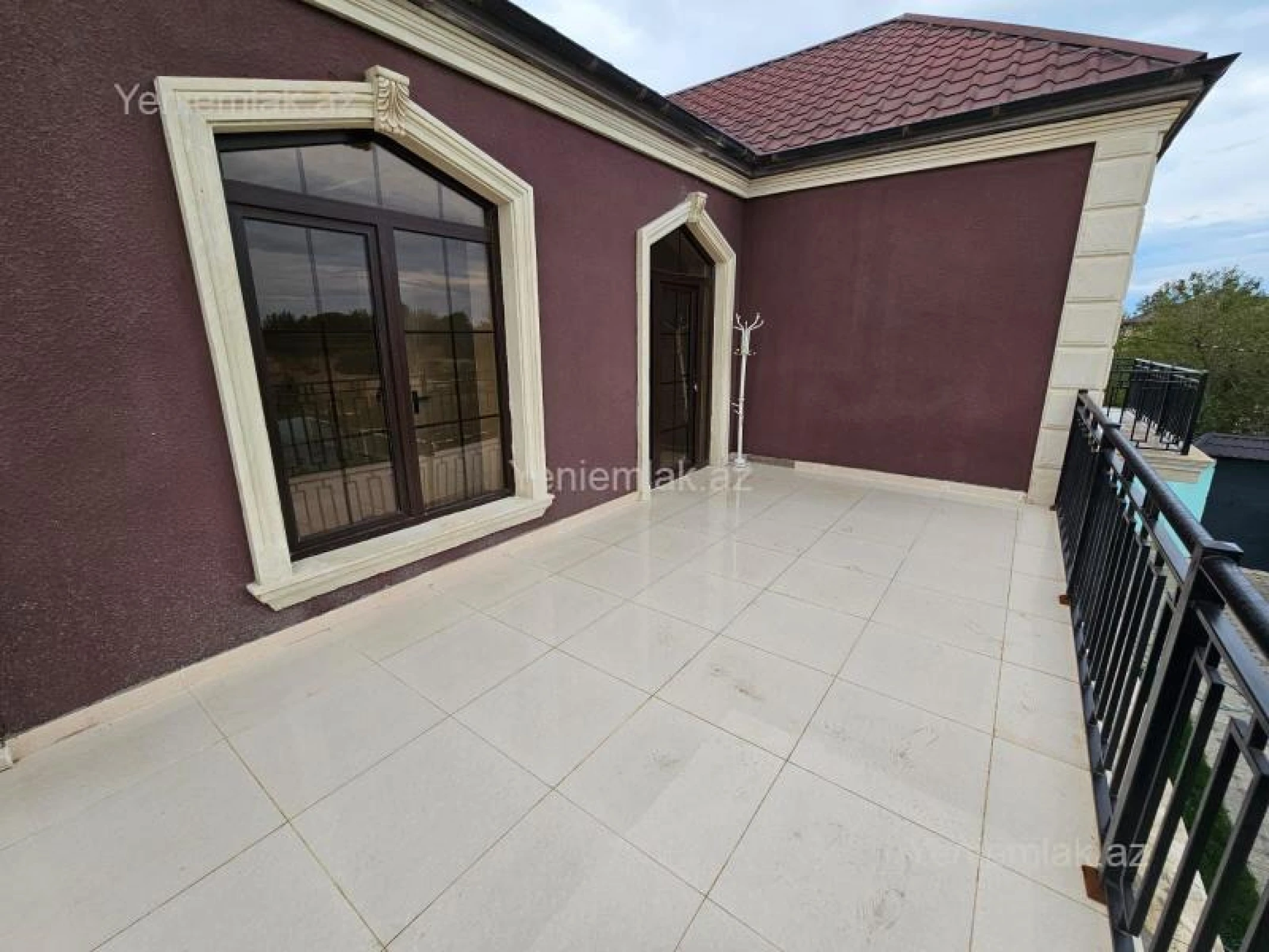 Satılır 11 otaqlı həyət evi 450 m²