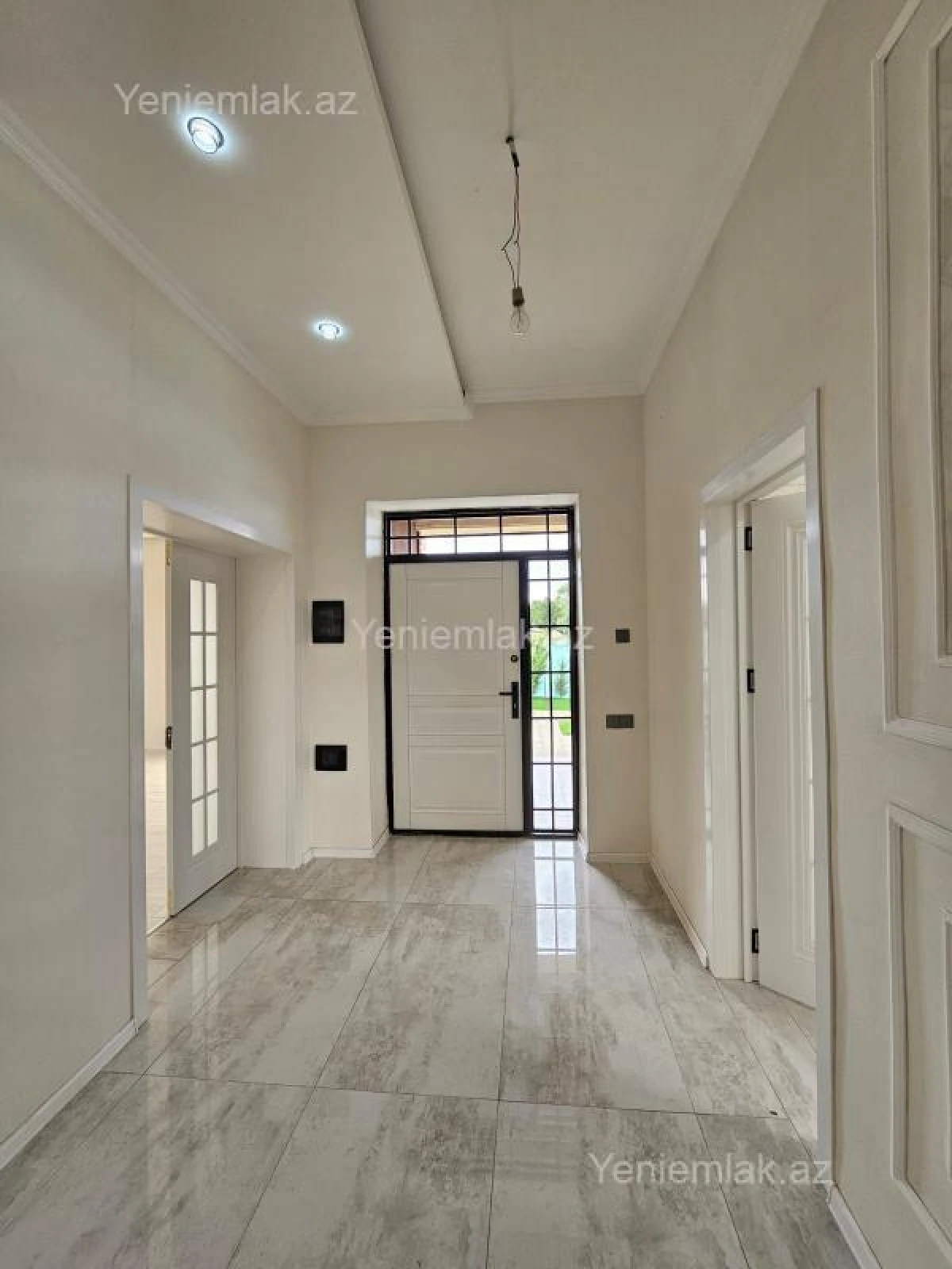 Satılır 11 otaqlı həyət evi 450 m²