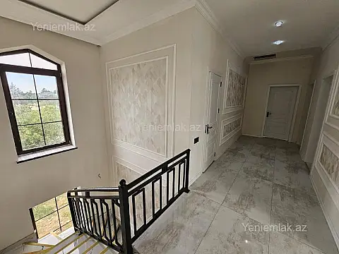 Satılır 11 otaqlı həyət evi 450 m²