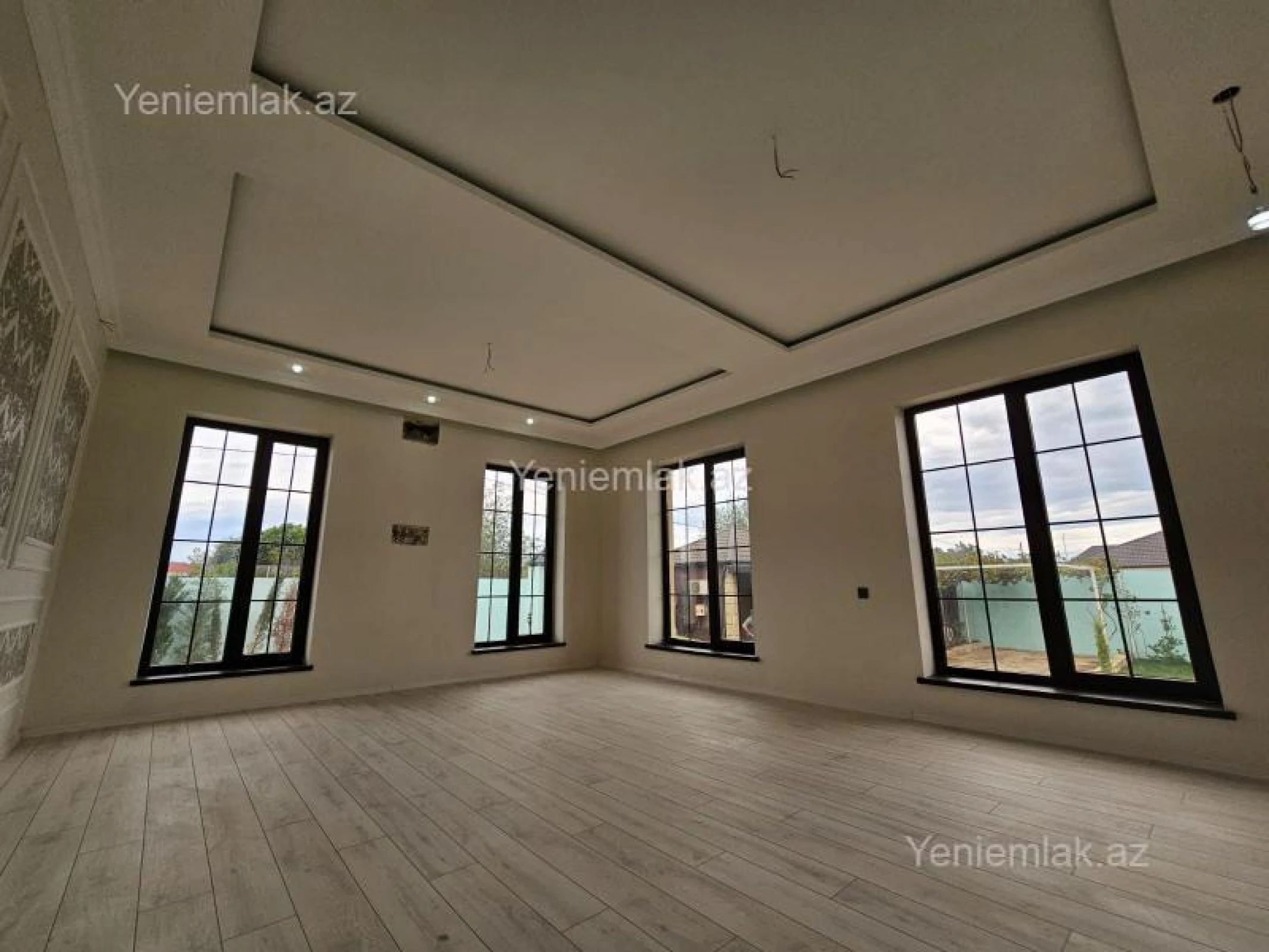 Satılır 11 otaqlı həyət evi 450 m²