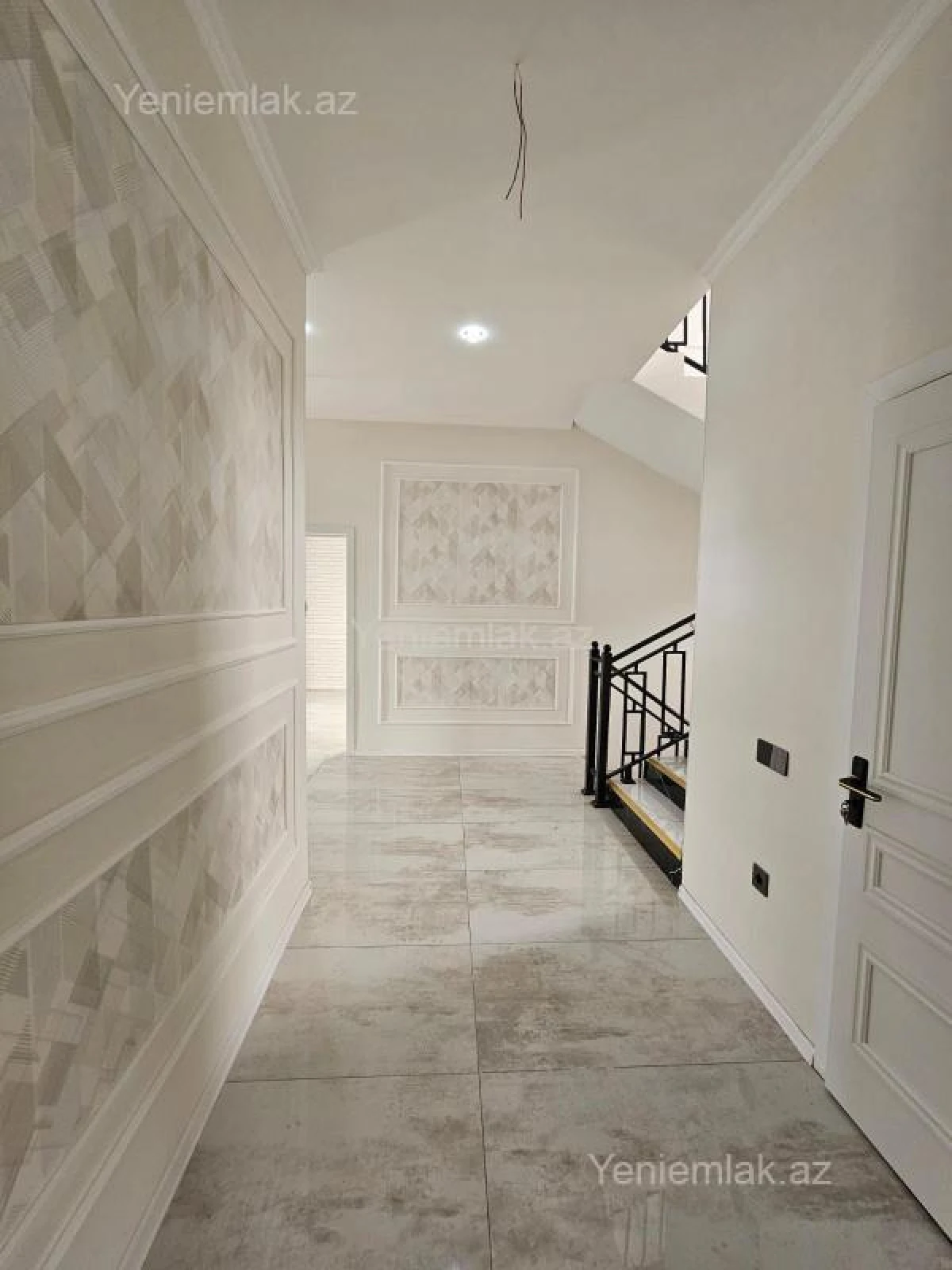 Satılır 11 otaqlı həyət evi 450 m²