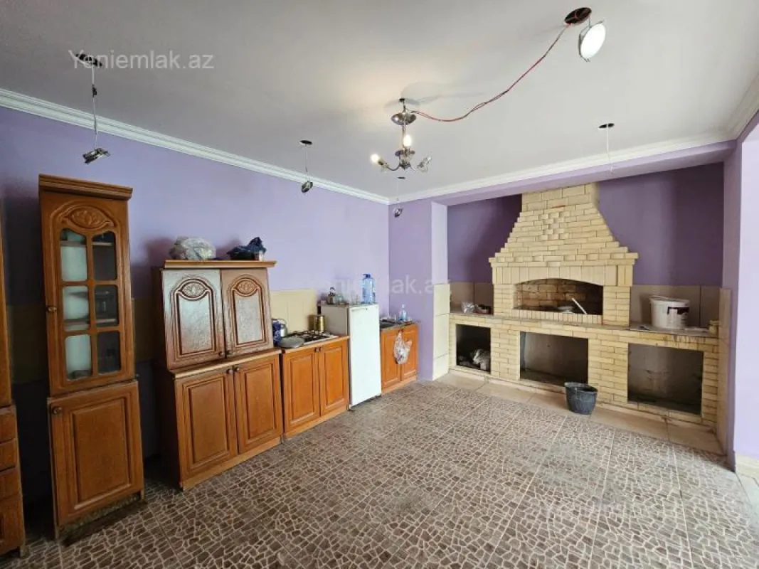 Satılır 11 otaqlı həyət evi 450 m²