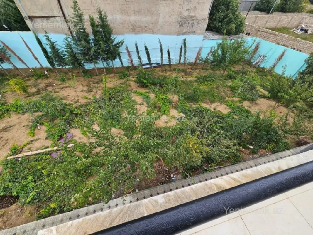 Satılır 11 otaqlı həyət evi 450 m²