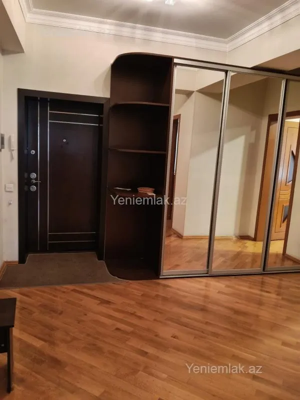 Satılır 4 otaqlı yeni tikili 200 m²