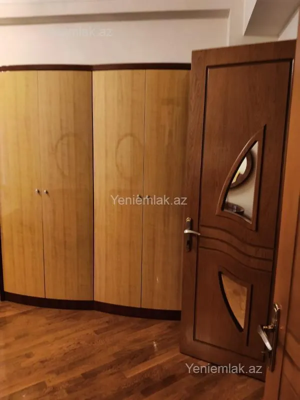 Satılır 4 otaqlı yeni tikili 200 m²