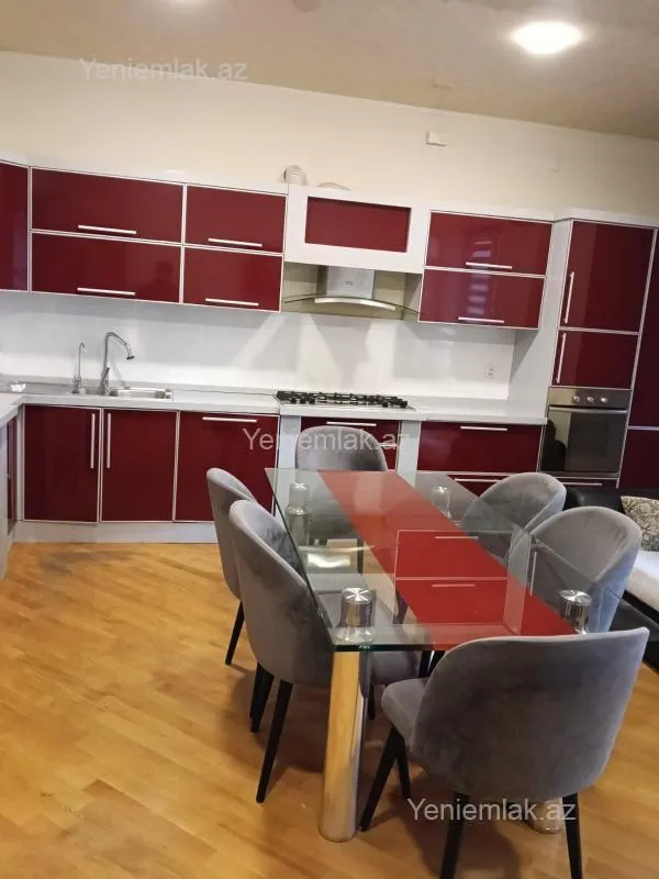 Satılır 4 otaqlı yeni tikili 200 m²