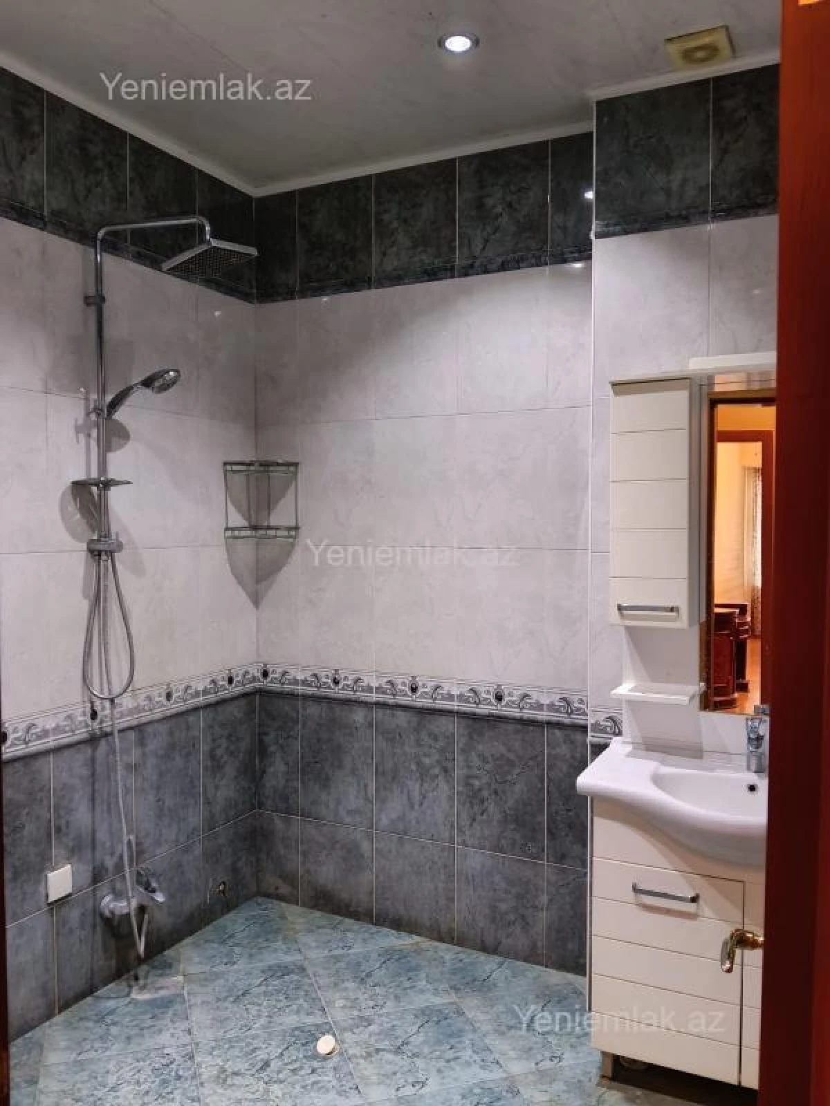 Satılır 4 otaqlı yeni tikili 200 m²