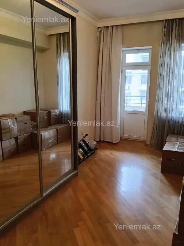 Satılır 4 otaqlı yeni tikili 200 m²