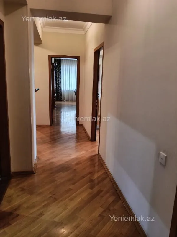 Satılır 4 otaqlı yeni tikili 200 m²