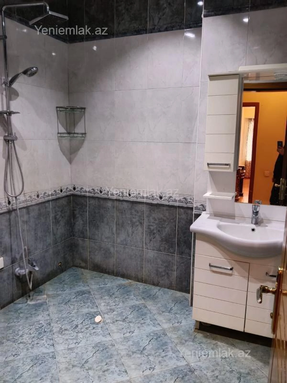 Satılır 4 otaqlı yeni tikili 200 m²