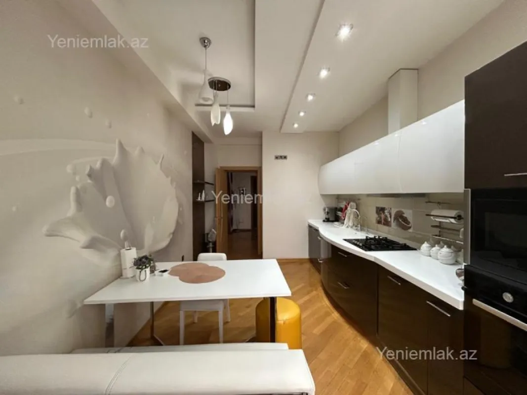 Satılır 5 otaqlı yeni tikili 205 m²