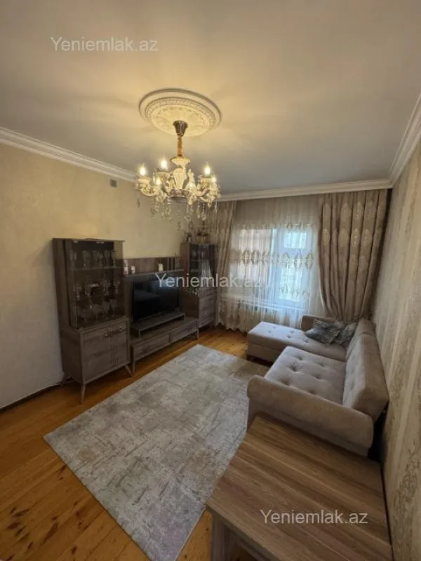 Satılır 2 otaqlı köhnə tikili 70 m²