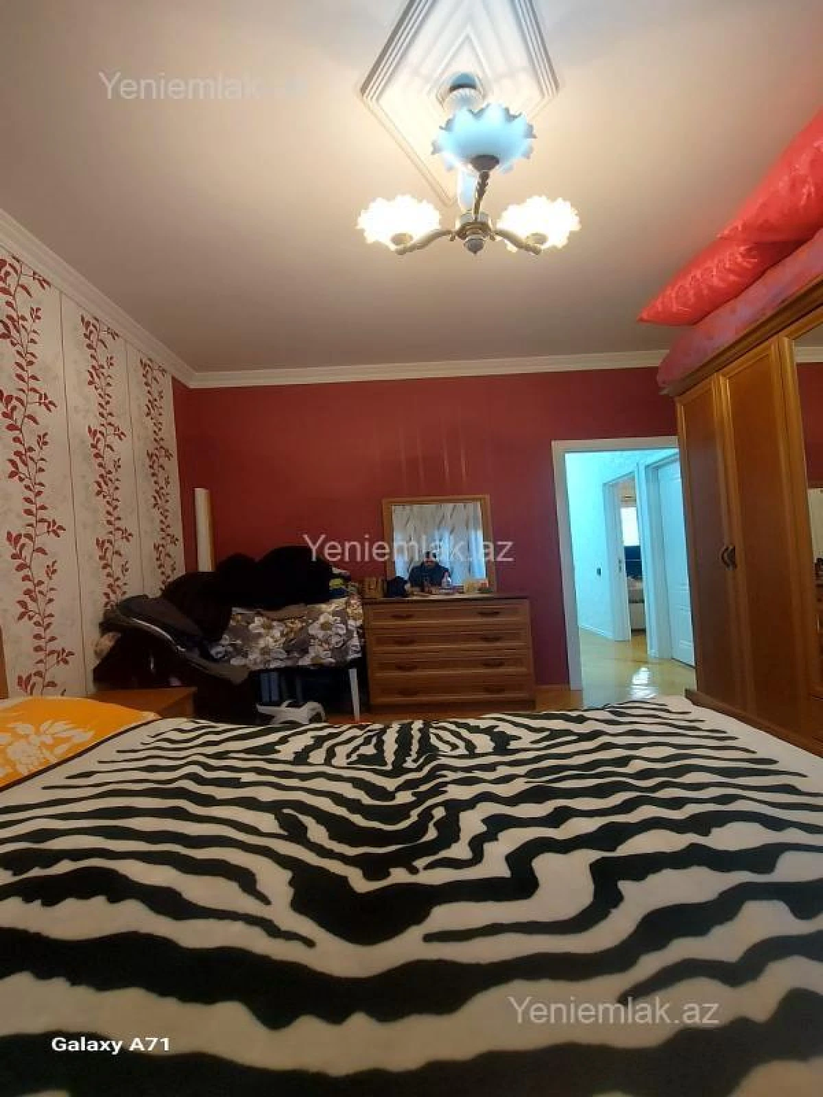 Satılır 3 otaqlı köhnə tikili 80 m²