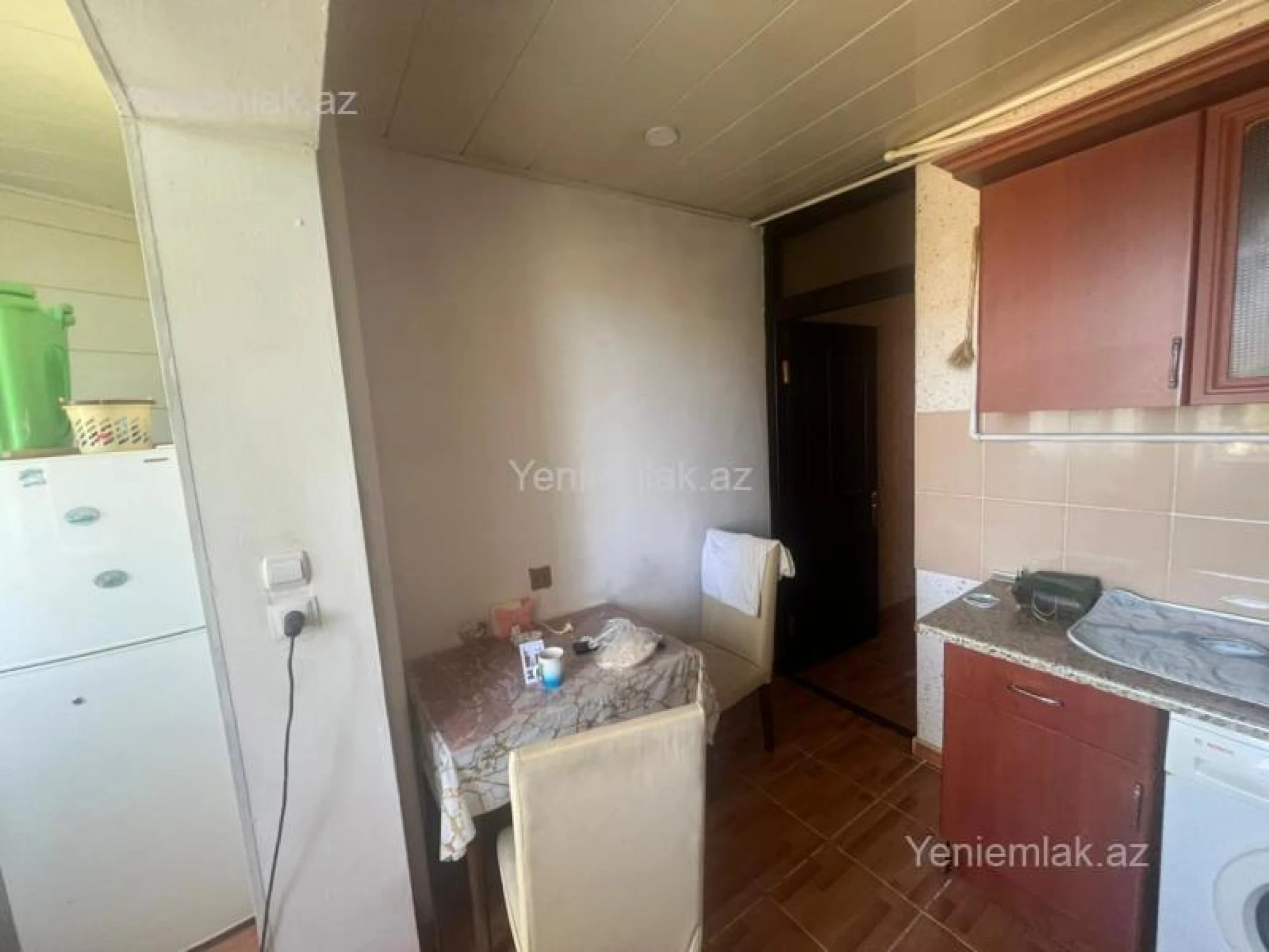 Satılır 2 otaqlı köhnə tikili 65 m²