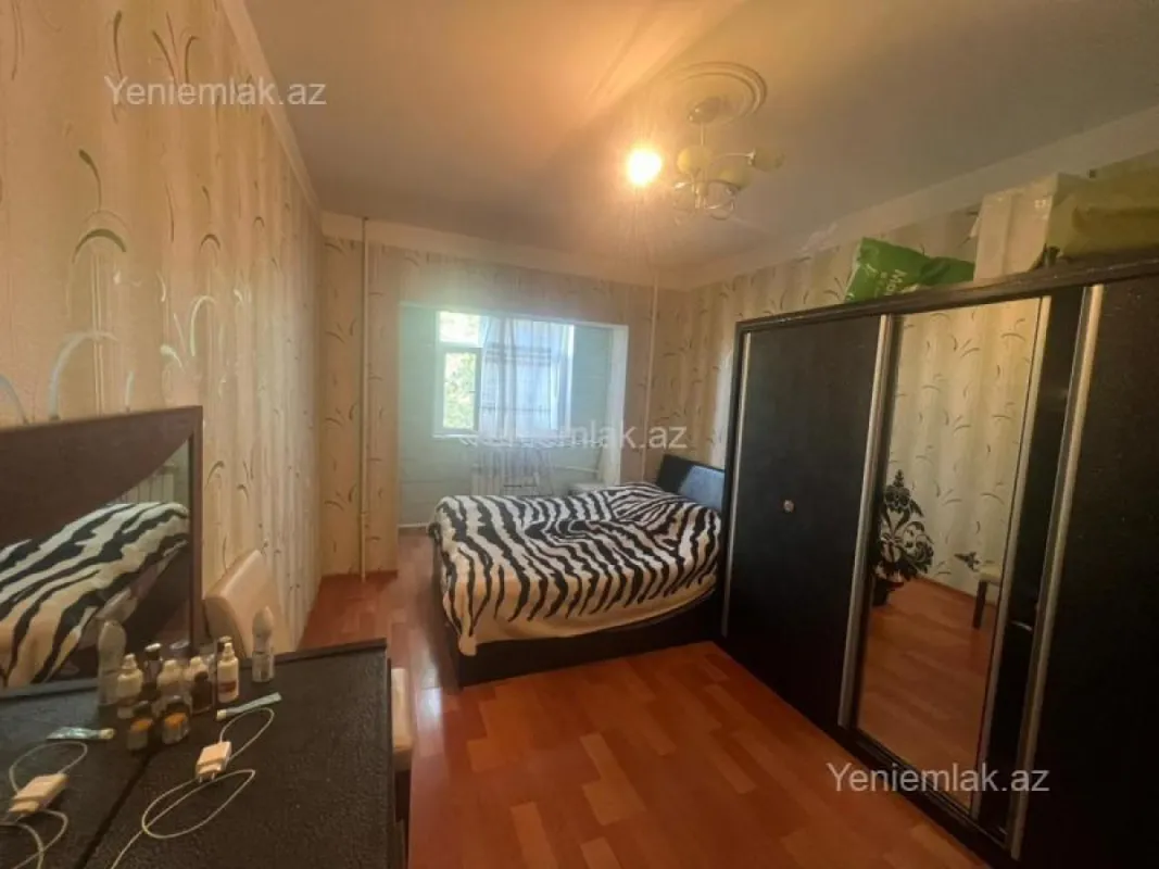 Satılır 2 otaqlı köhnə tikili 65 m²