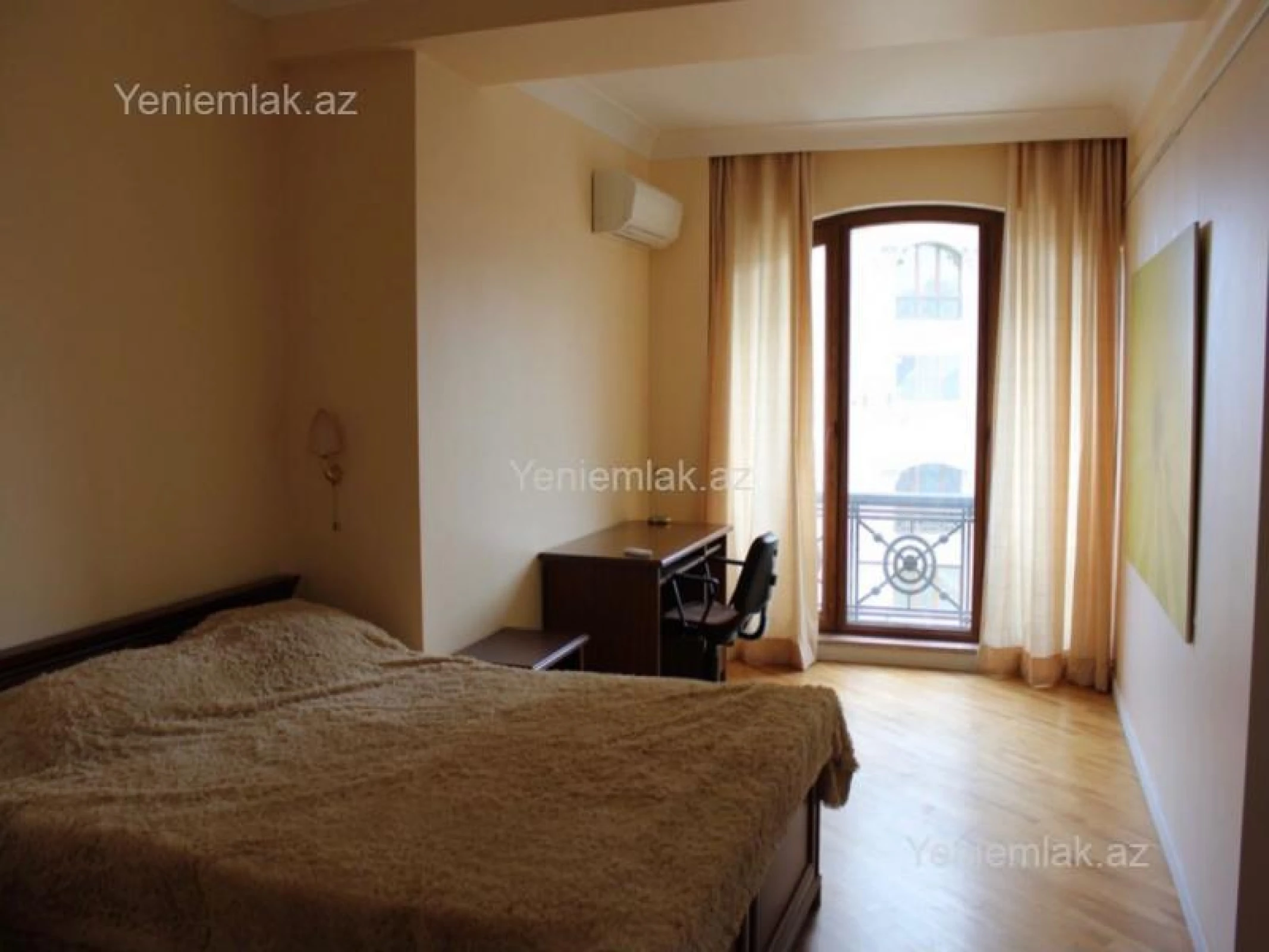 Satılır 3 otaqlı köhnə tikili 120 m²