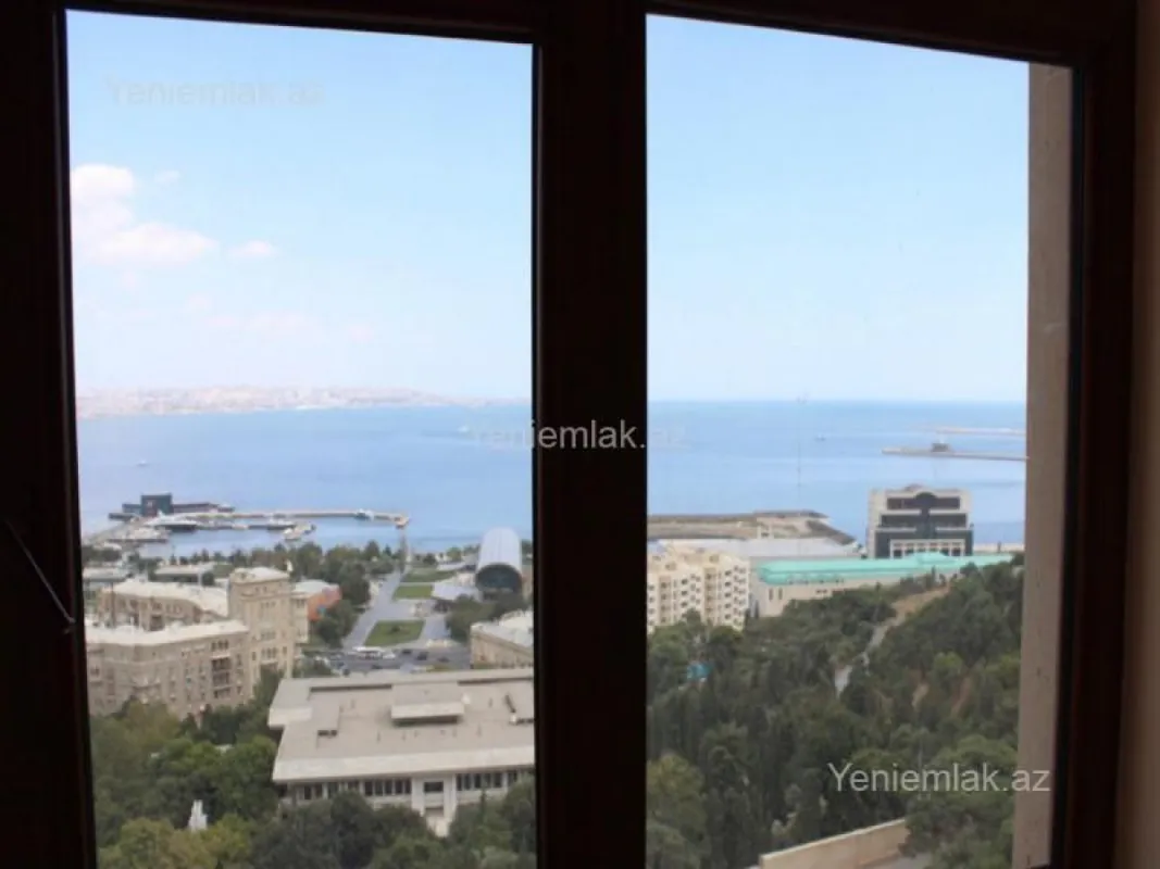 Satılır 3 otaqlı köhnə tikili 120 m²