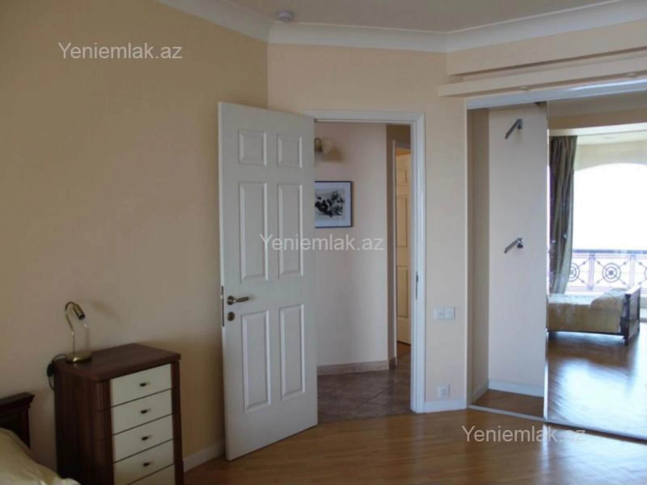 Satılır 3 otaqlı köhnə tikili 120 m²