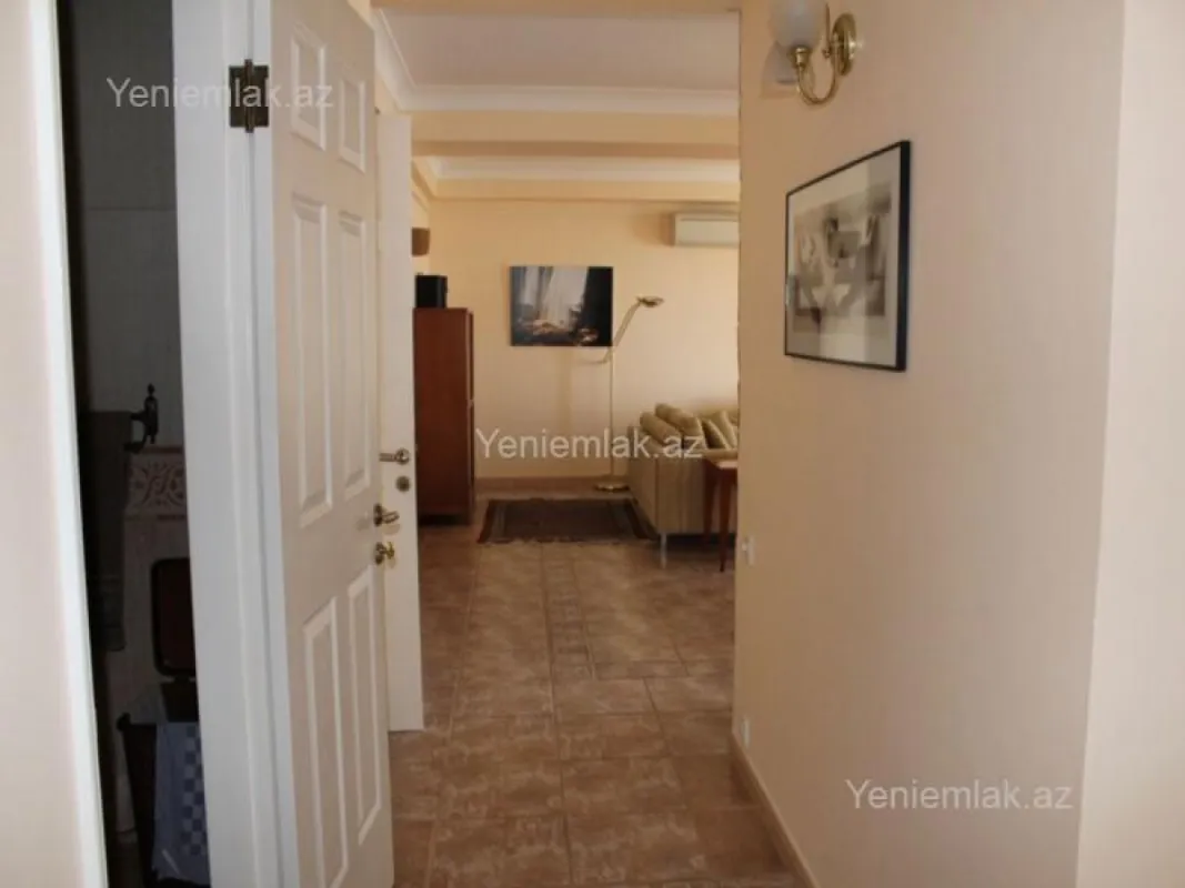Satılır 3 otaqlı köhnə tikili 120 m²