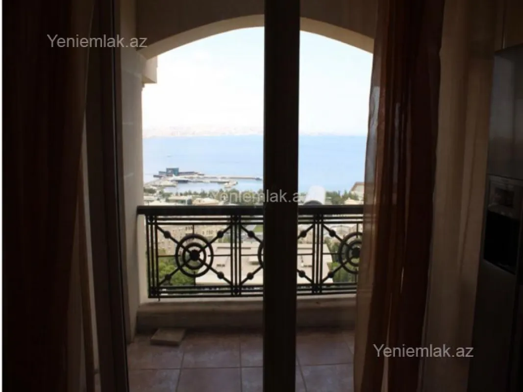 Satılır 3 otaqlı köhnə tikili 120 m²