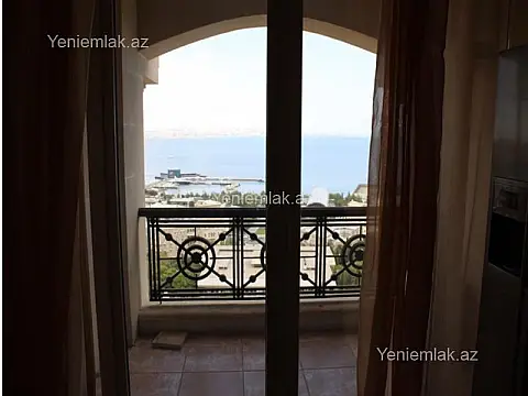 Satılır 3 otaqlı köhnə tikili 120 m²