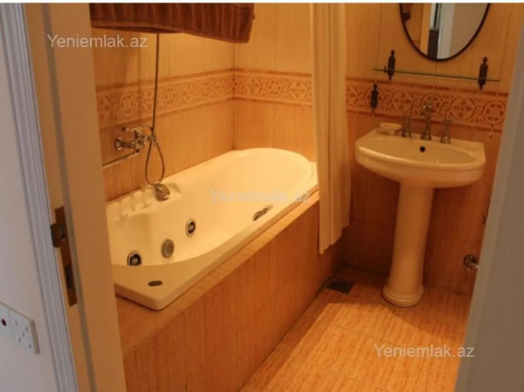 Satılır 3 otaqlı köhnə tikili 120 m²