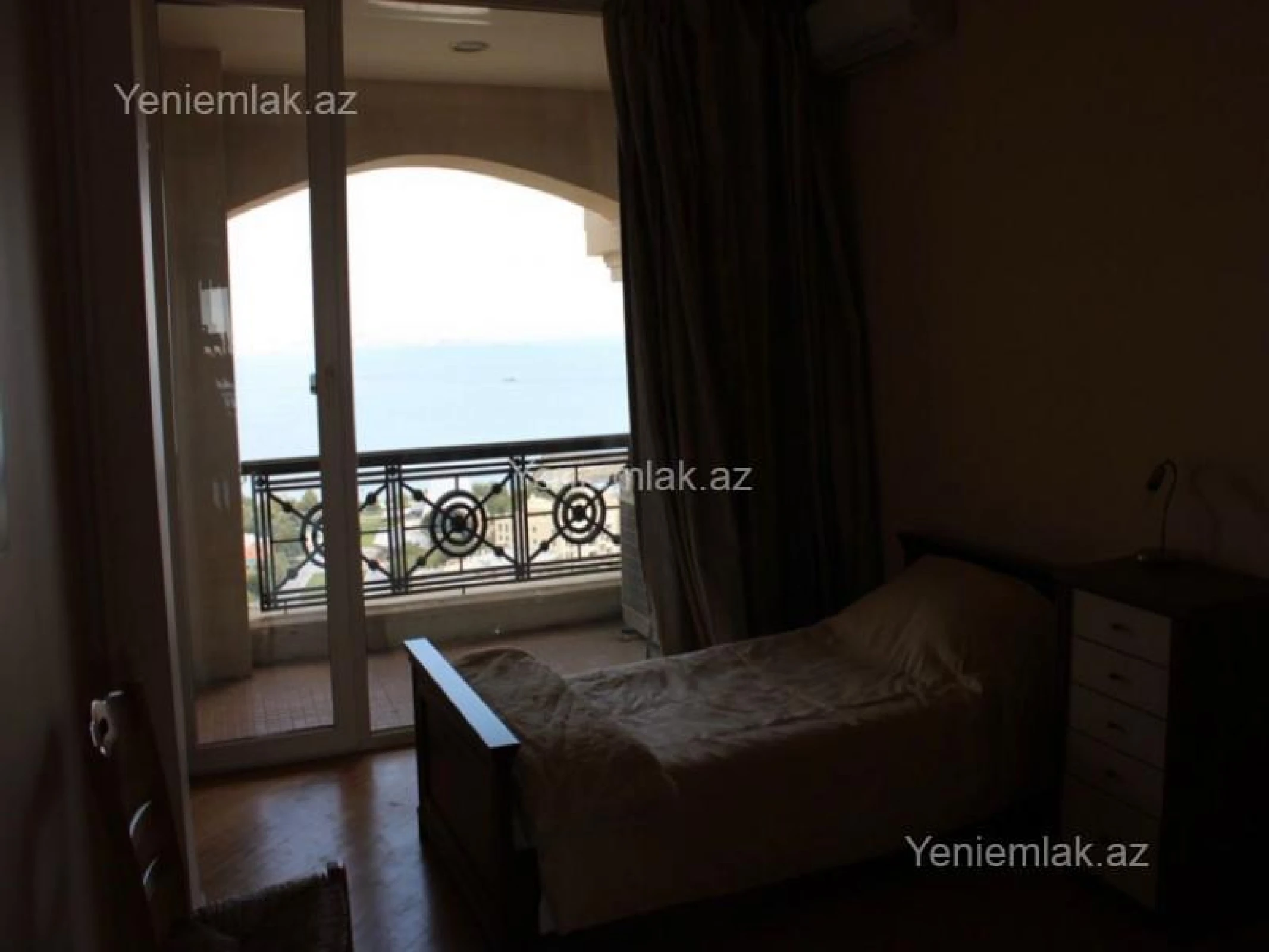 Satılır 3 otaqlı köhnə tikili 120 m²