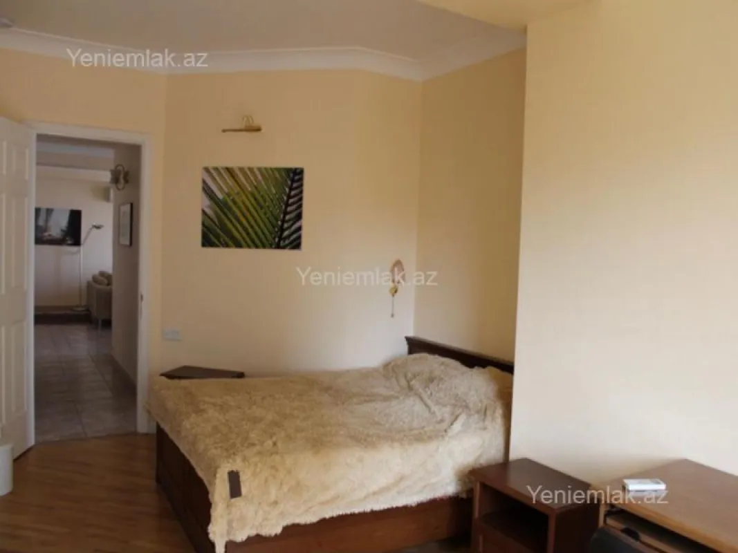 Satılır 3 otaqlı köhnə tikili 120 m²