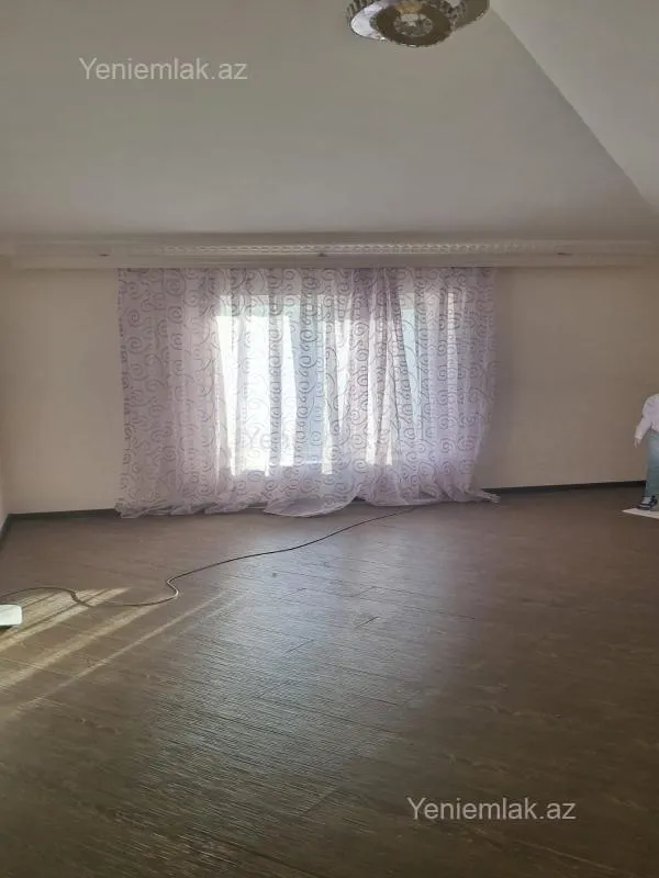 Satılır 8 otaqlı həyət evi 142 m²