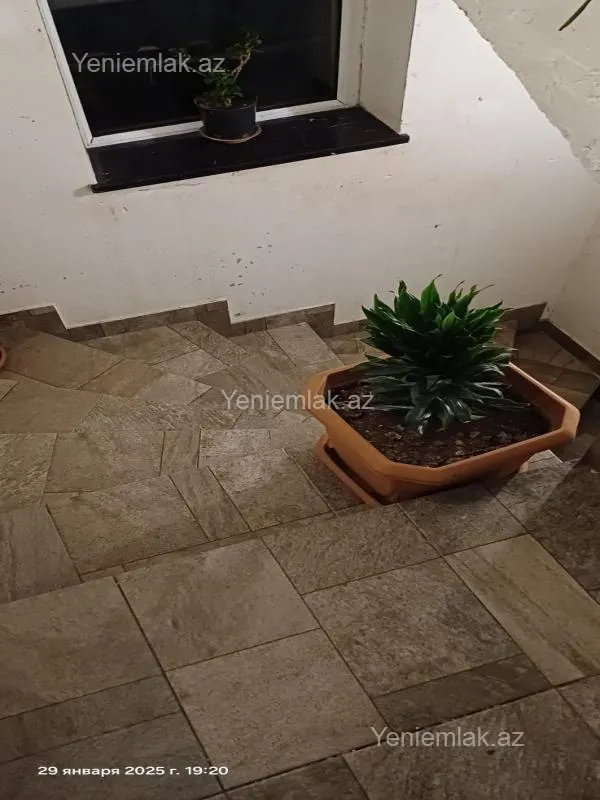 Satılır 8 otaqlı həyət evi 142 m²