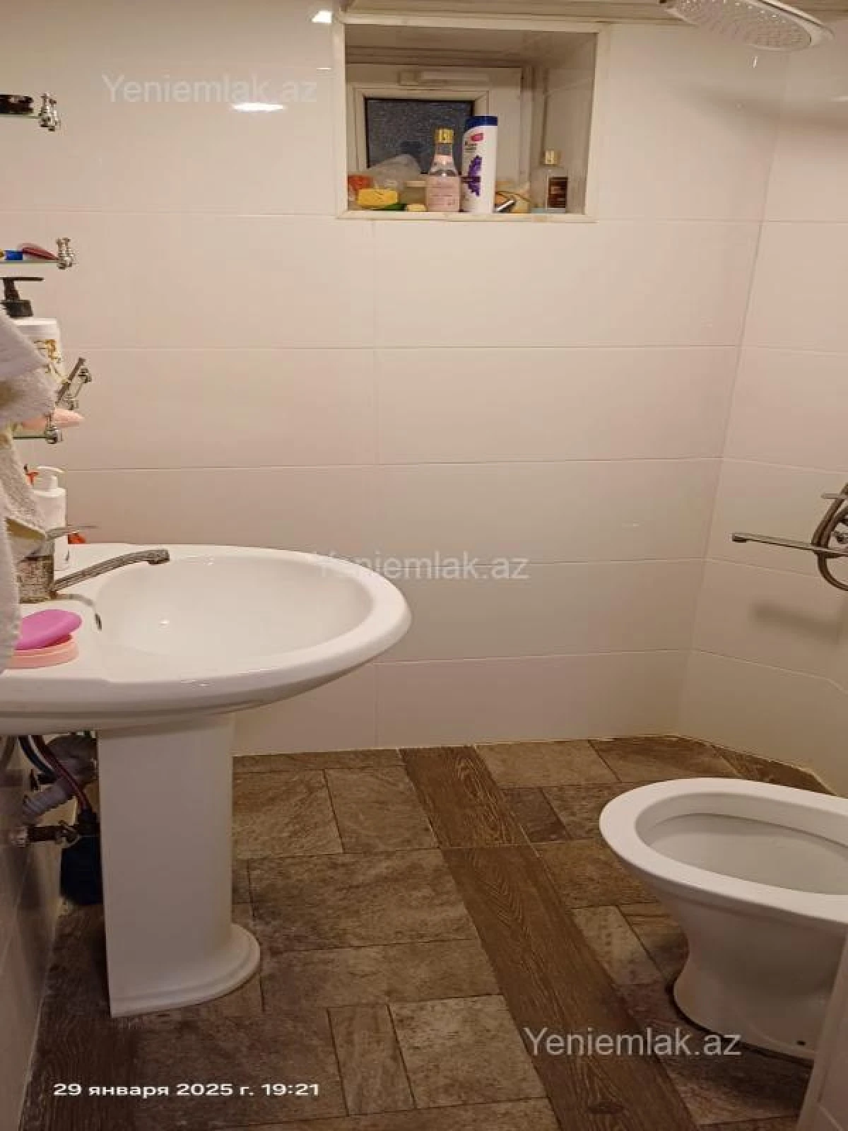 Satılır 8 otaqlı həyət evi 142 m²