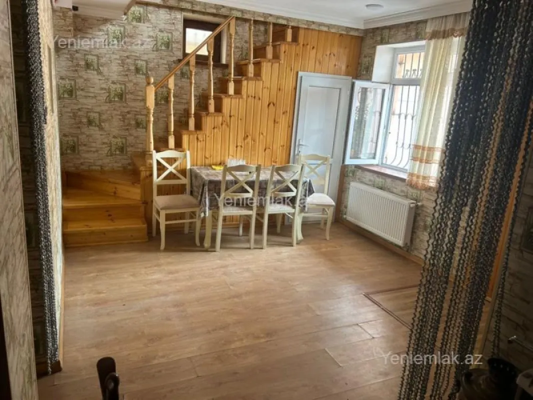 Satılır 5 otaqlı həyət evi 100 m²