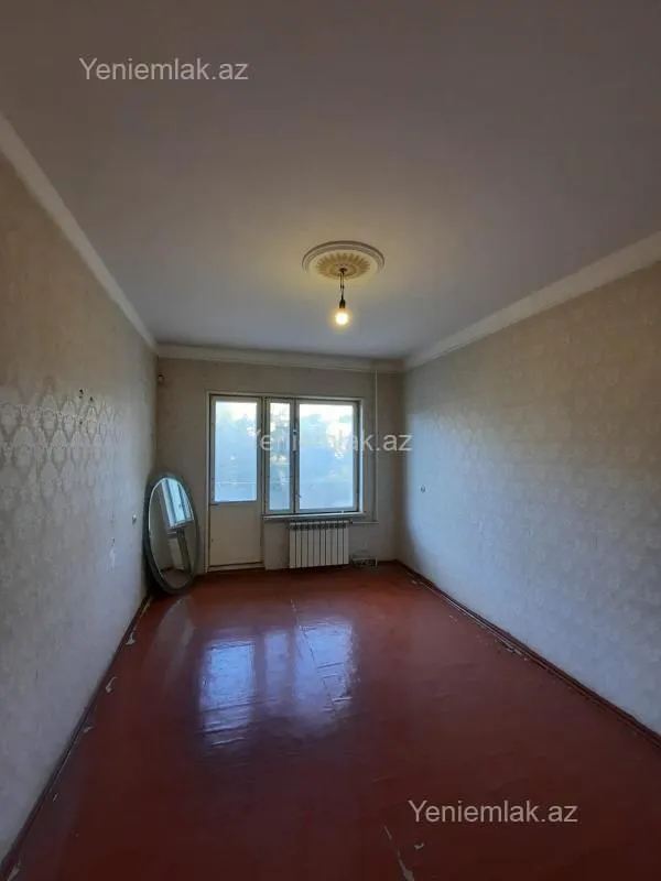 Satılır 4 otaqlı köhnə tikili 110 m²