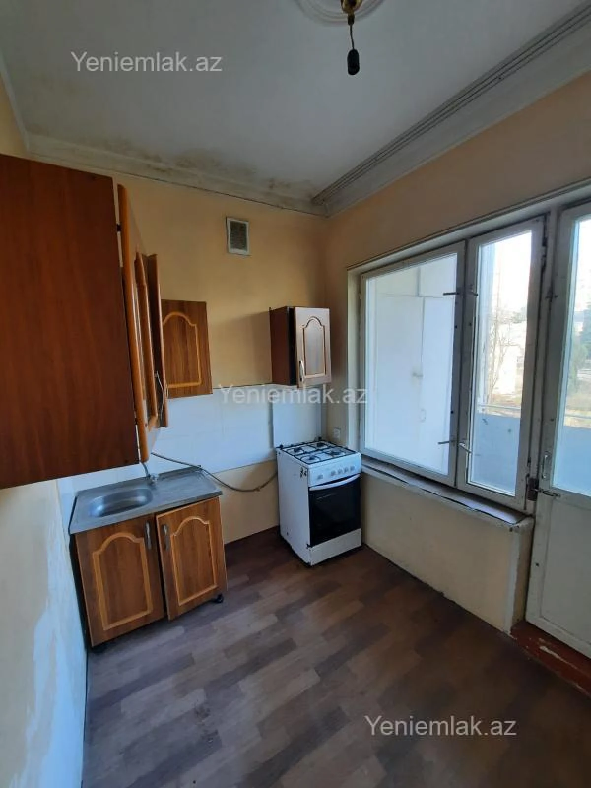 Satılır 4 otaqlı köhnə tikili 110 m²