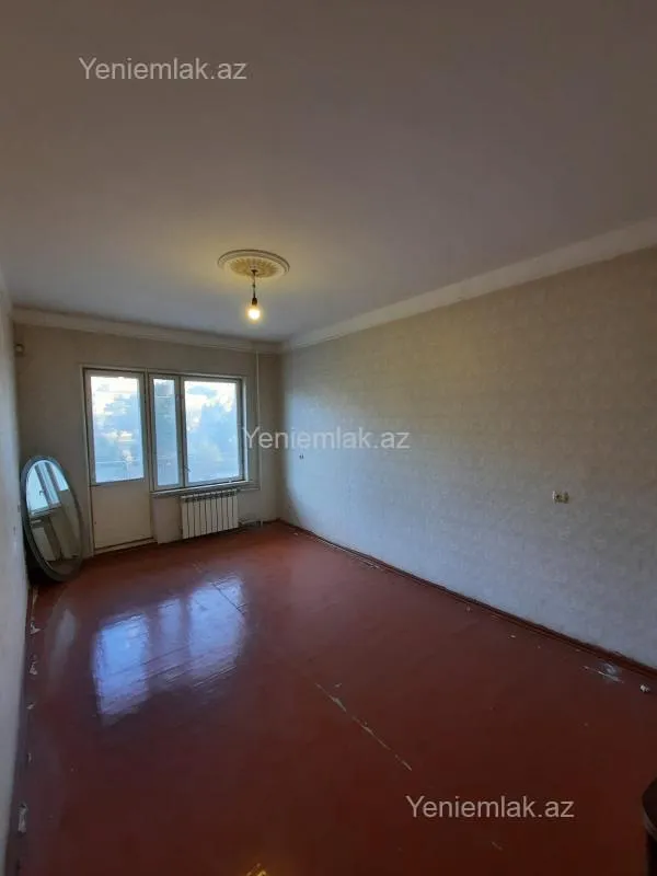 Satılır 4 otaqlı köhnə tikili 110 m²