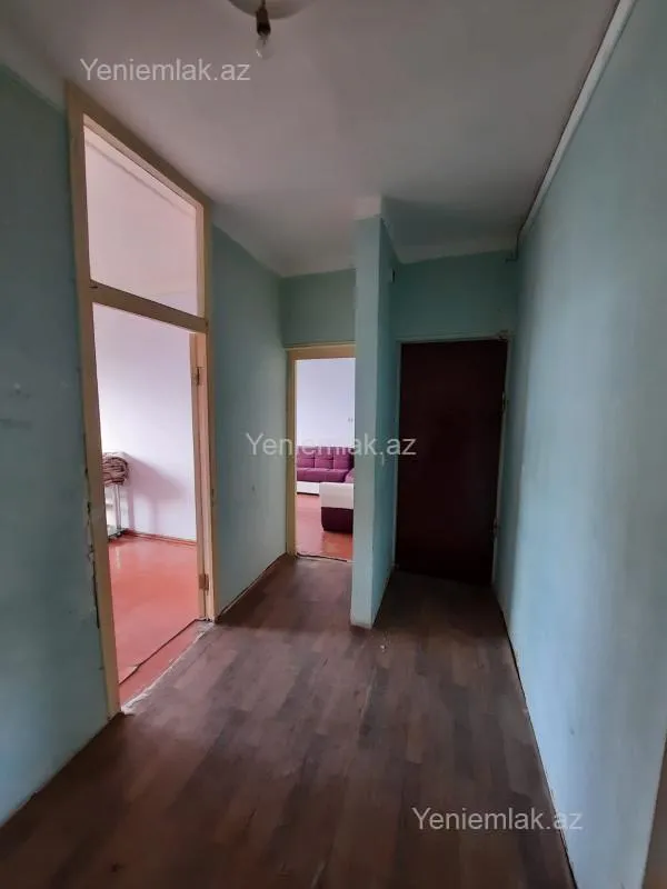 Satılır 4 otaqlı köhnə tikili 110 m²
