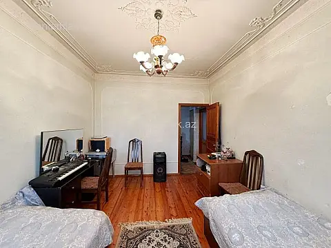 Satılır 4 otaqlı köhnə tikili 90 m²