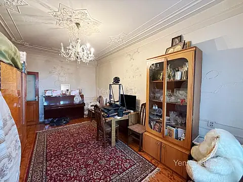 Satılır 4 otaqlı köhnə tikili 90 m²