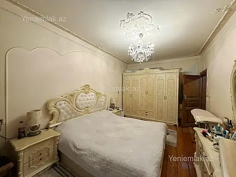 Satılır 4 otaqlı köhnə tikili 90 m²