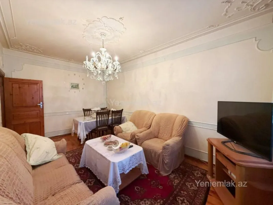 Satılır 4 otaqlı köhnə tikili 90 m²