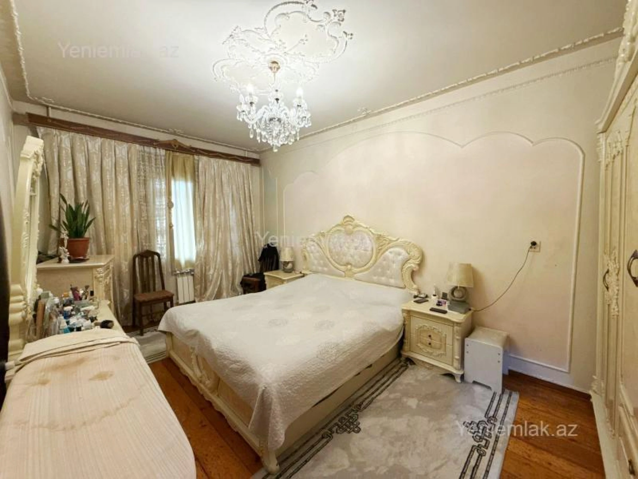 Satılır 4 otaqlı köhnə tikili 90 m²