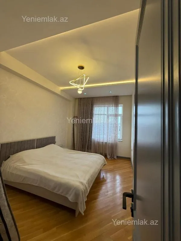Satılır 3 otaqlı yeni tikili 160 m²