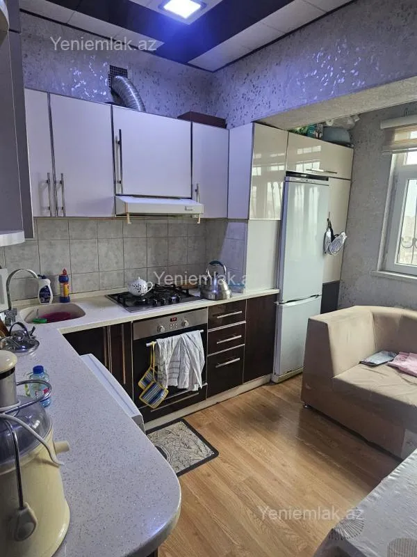 Satılır 3 otaqlı köhnə tikili 80 m²